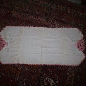 Vintage Handmade Needlepoint Embroidery Table Runner Farmhouse Crochet Lace Flaw